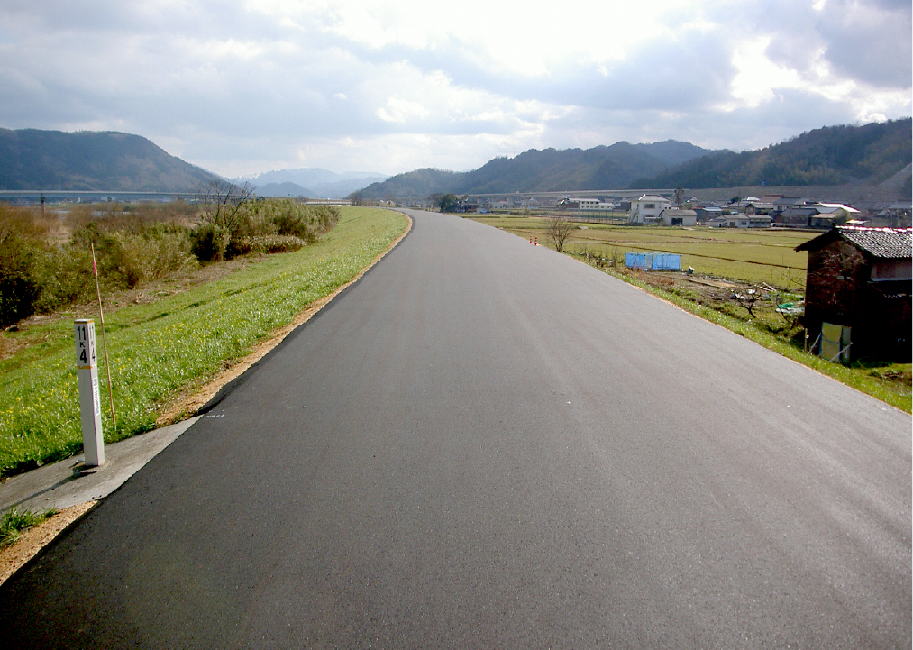 千代川堤防舗装工事